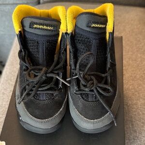 Jordan Kids Black and Yellow Sneakers